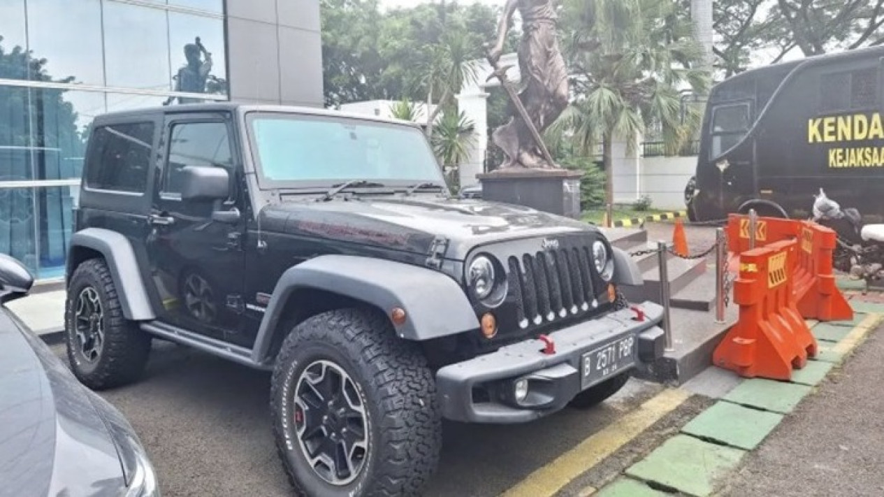 Mobil Rubicon Milik Mario Dandy Akhirnya Laku Seharga Rp725 Juta, Hasilnya Diserahkan ke David Ozora
            - galeri foto