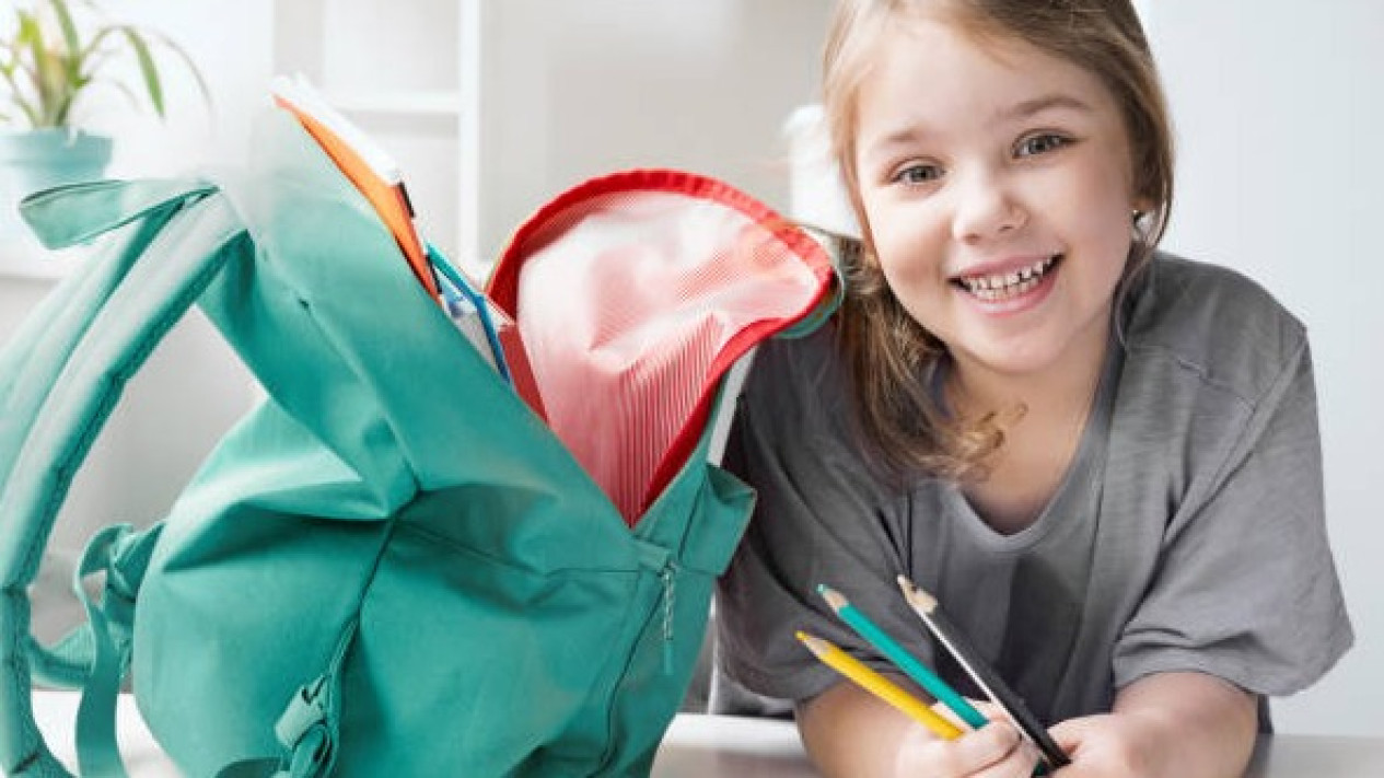 Sambut Tahun Ajaran Baru Dengan 3 Peralatan Sekolah yang Penting Disiapkan Untuk Anak, Nomor Dua Sering Lupa!
            - galeri foto