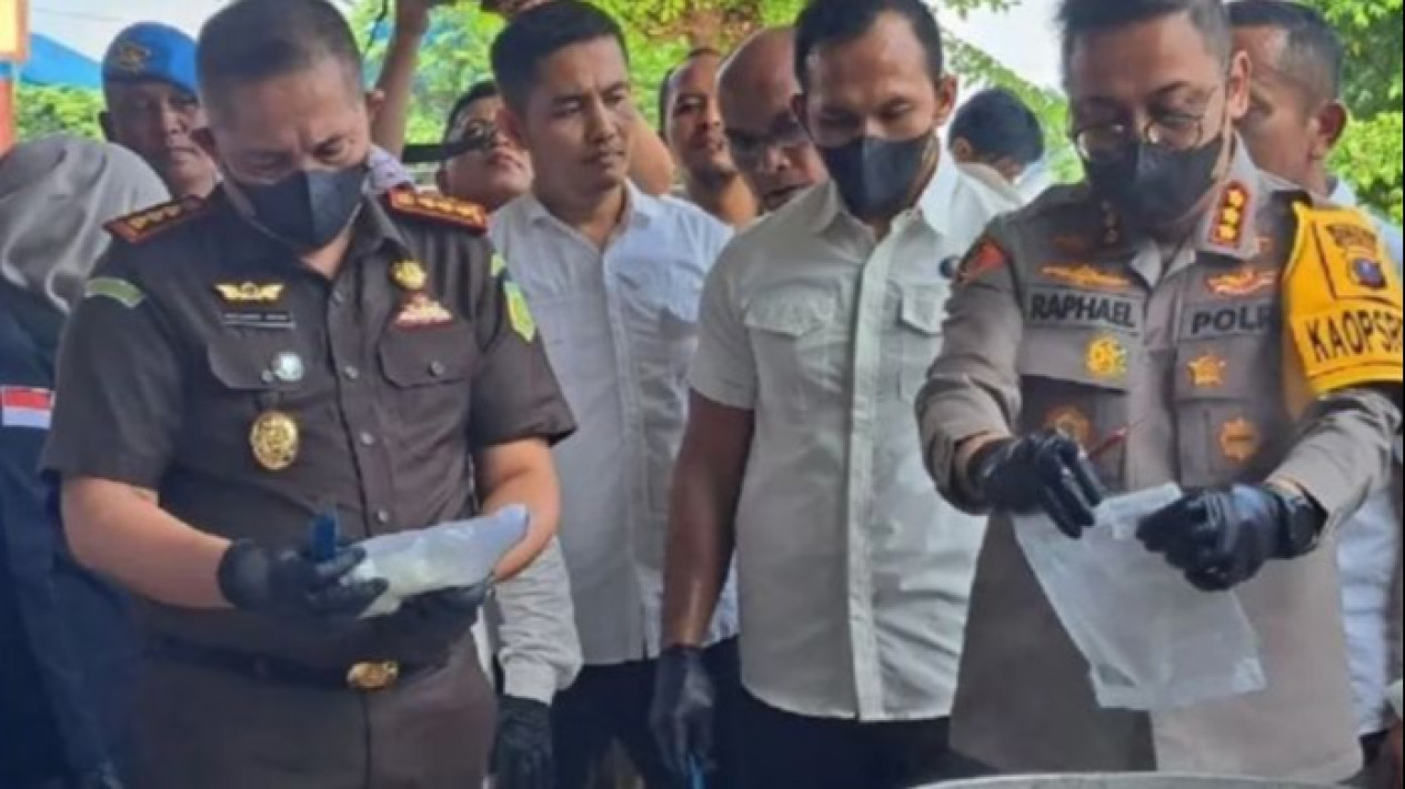 Polresta Deli Serdang Rebus Sabu 9,2 Kilogram Hasil Pengungkapan 3 Bulan
            - galeri foto