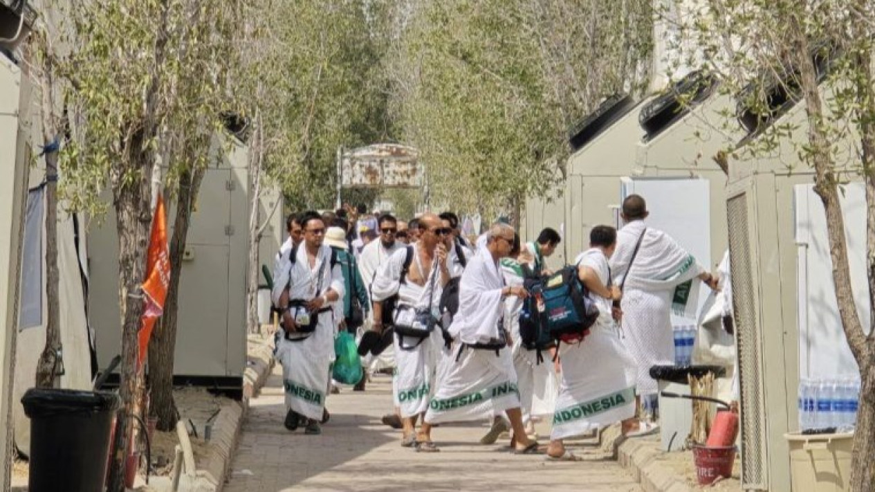 Persiapan Wukuf, Secara Bergelombang Jamaah Indonesia Terus Tiba di Arafah
            - galeri foto