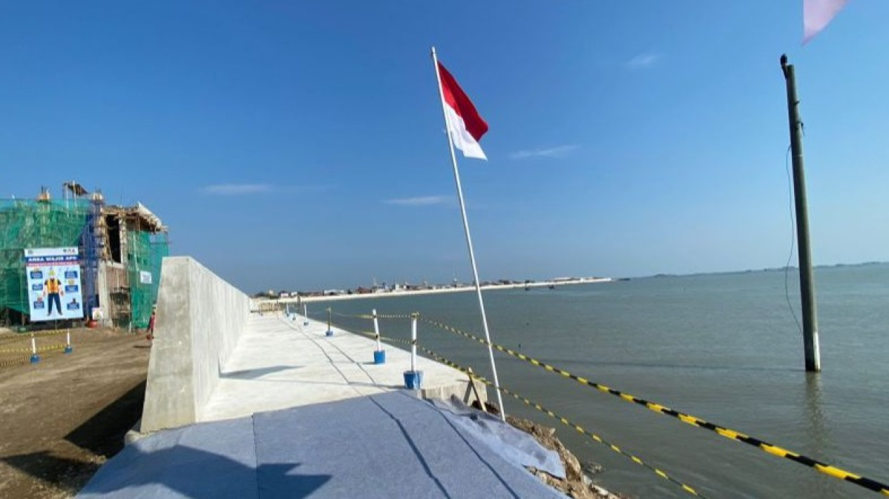 Tak Cuma Benteng Rob, Tanggul Laut Tambaklorok Semarang akan Jadi Destinasi Wisata Terhubung Kampung Bahari
            - galeri foto