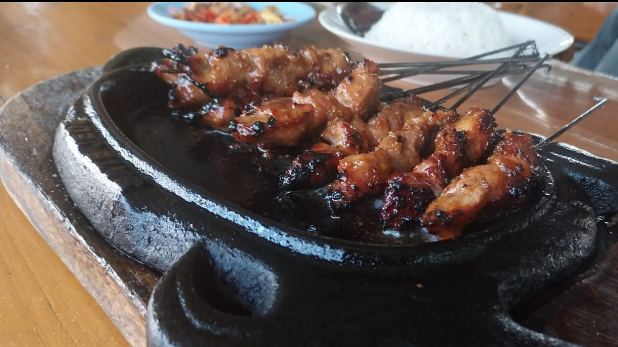 Yang lagi di Yogyakarta Wajib Rasakan Makanan ini, Nikmatnya Sate Hoplate di Warung Sate Je De Sehari Habis 7 Kambing
            - galeri foto