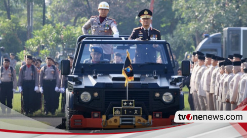 Upacara Hari Bhayangkara Ke-78 Di Mapolda Jatim, Ini Pesan Kapolda Jatim