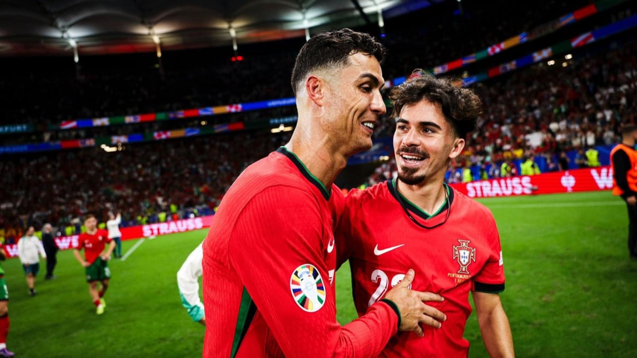 BBC Buat Pernyataan Publik Setelah Plesetkan Kegagalan Tendangan Penalti Ronaldo dengan "Misstiano Penaldo"
            - galeri foto