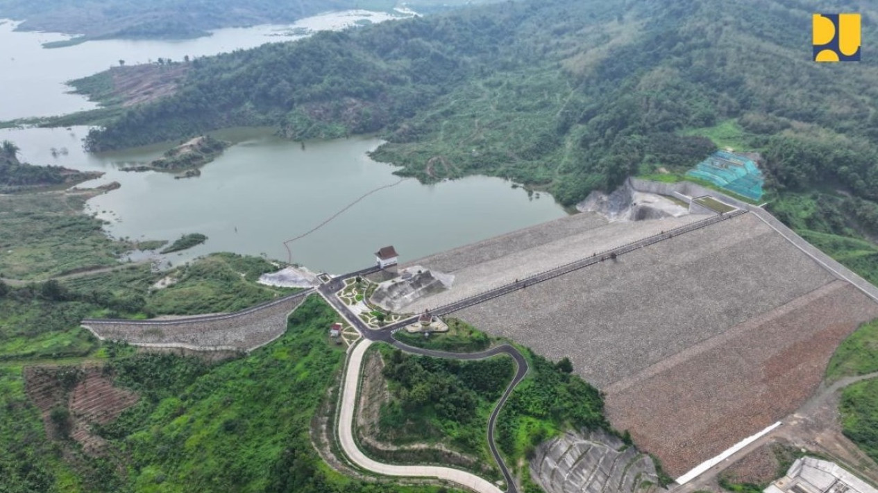 Wapres Resmikan Bendungan Cipanas Sumedang yang Sudah Lama Dilirik Investor, Proyek Raksasa Rp2 Triliun Ternyata Simpan Potensi Ini
            - galeri foto