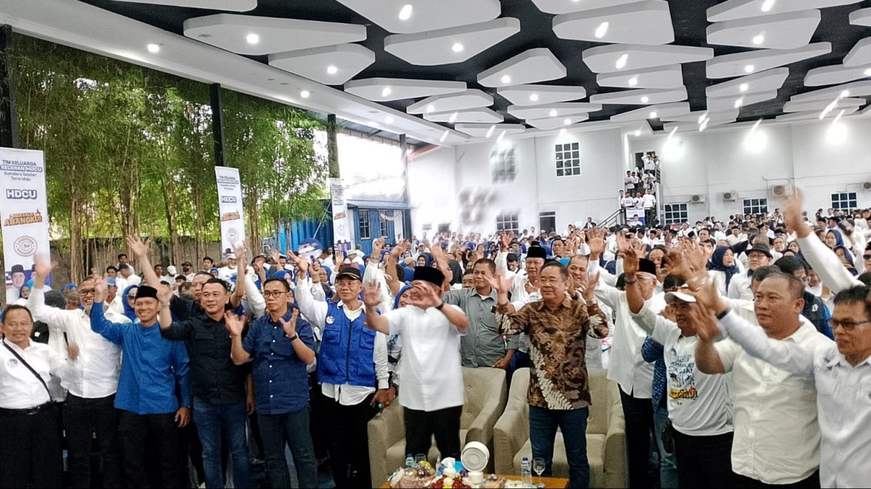 Jelang Pilgub Sumsel, Balon Gubernur Herman Deru Minta Relawannya Jangan Marah-marah                          
            - galeri foto