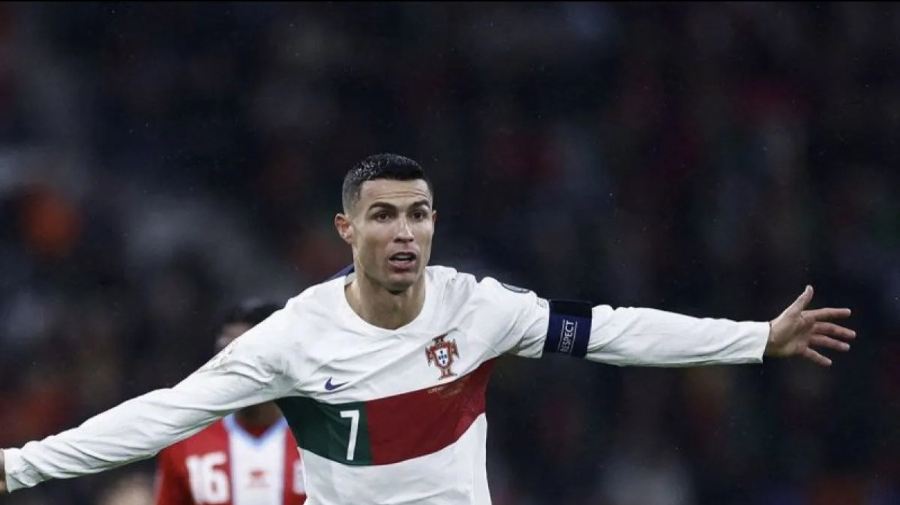 Robert Lewandowski Buka-bukaan soal Pola Pikir Cristiano Ronaldo saat Bermain: CR7 Suka Marah dan Gugup
            - galeri foto