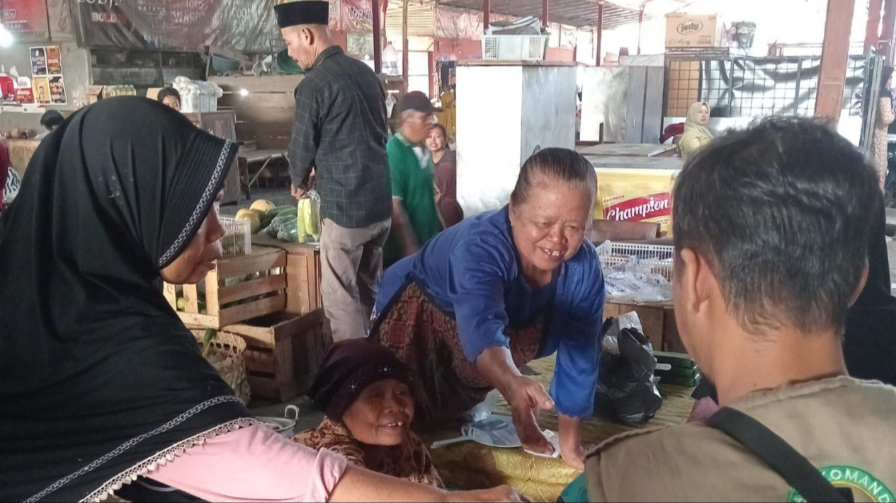 Pegadang Pasar Boyolali Dukung Ketua DPD Gerindra Sudaryono Maju di Pilgub Jateng
            - galeri foto