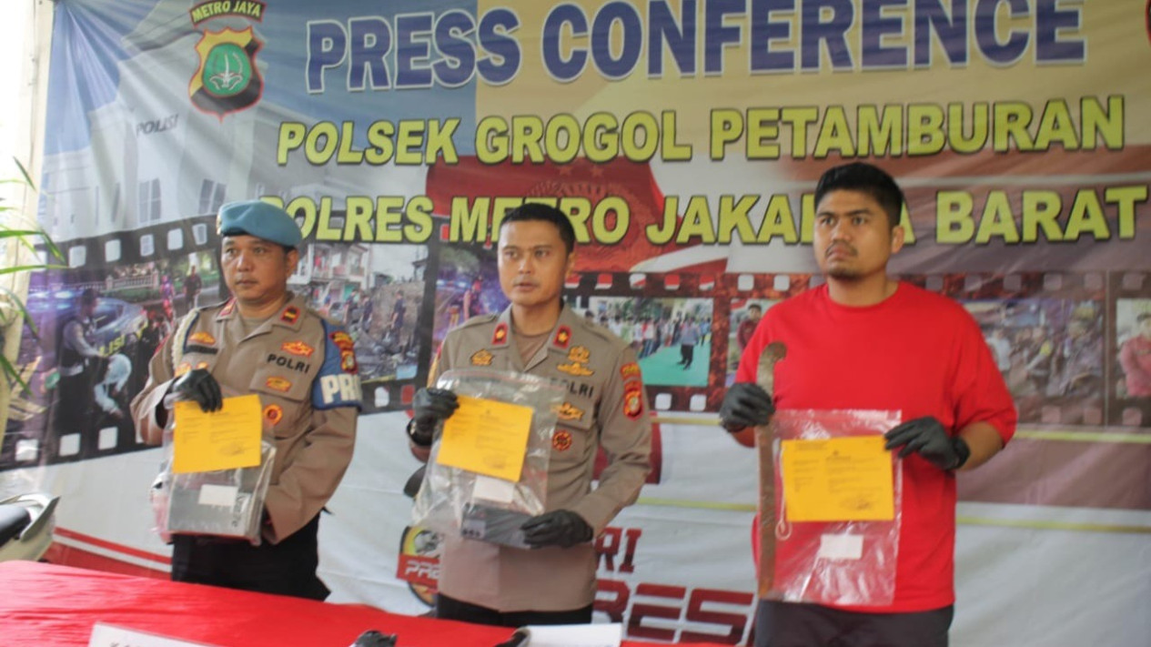 Hobi Mabuk Jadi Motif Pengangguran Begal Handphone Pelanggan Warung Makan di Jakarta Barat
            - galeri foto