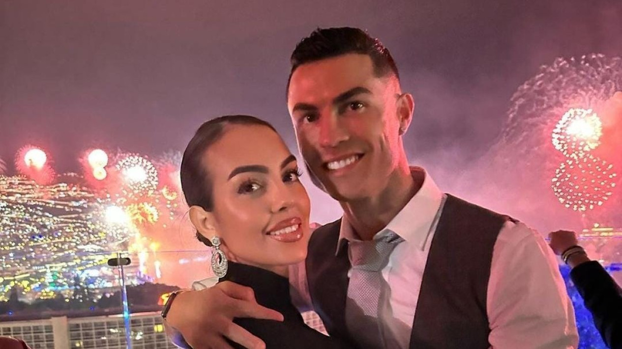 Dulunya Cuma Gadis Miskin di Desa, Georgina Rodriguez Derajatnya Semakin Terangkat Setelah jadi Pasangan Cristiano Ronaldo
            - galeri foto