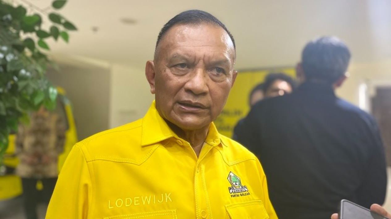 Golkar Ingin Calonkan Ridwan Kamil di Pilgub Jabar 2024, Kaesang di Pilgub Jakarta
            - galeri foto