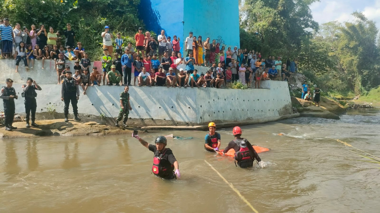 Warga Kampung Warna Warni Digemparkan Penemuan Jenasah Disabilitas di Aliran Sungai Brantas Kota Malang
            - galeri foto