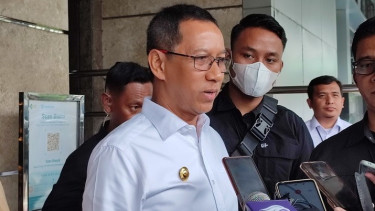 Dorong Kesetaraan Adminduk, Pj Gubernur Heru Budi Serahkan Akta Kelahiran dan KIA Binaan Panti Sosial DKI Jakarta