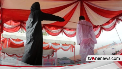 Kepergok Mesum dengan Teman Kencan, Oknum Polisi di Aceh Dihukum Cambuk