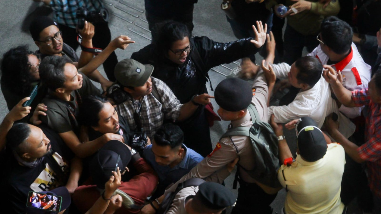 Buntut Dugaan Kekerasan Terhadap Jurnalis di Sidang SYL, Dewan Pers Ultimatum Polda Metro Jaya Beri Tindakan Ini ke Pelaku
            - galeri foto