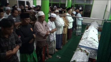 Lima Jenazah Korban Laka di Tol Boyolali Tiba di Surabaya, Korban Langsung Dimakamkan