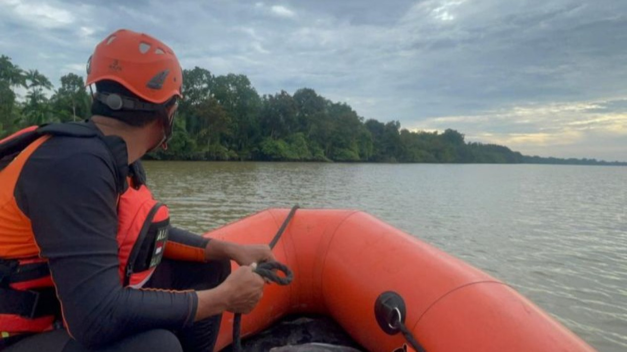 Pria Hilang di Sungai Batu-Batu Kaltim Diduga Jatuh dari Speedboat, Tim SAR Masih Cari Korban
            - galeri foto