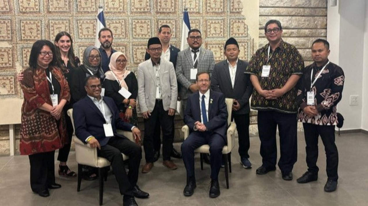 Viral 5 Tokoh Muda NU Temui Presiden Israel saat Genosida Palestina Terus Berlanjut, Sekjen PBNU Beri Kecaman Tegas: Tujuan Mereka Apa?
            - galeri foto