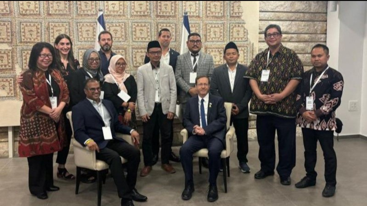 Netizen Pelesetkan Nahdlatul Ulama Menjadi 'Netanyahu United', Dampak 5 Warga NU Sambangi Presiden Israel Viral
            - galeri foto