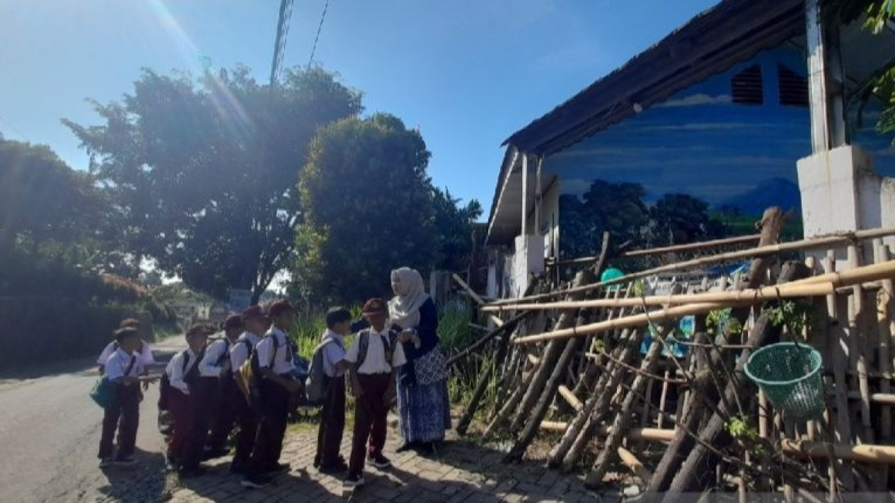 Sudah Setahun SDN Kuranji Serang Disegel Ahli Waris, Siswa Tetap Bisa Sekolah, tetapi...
            - galeri foto