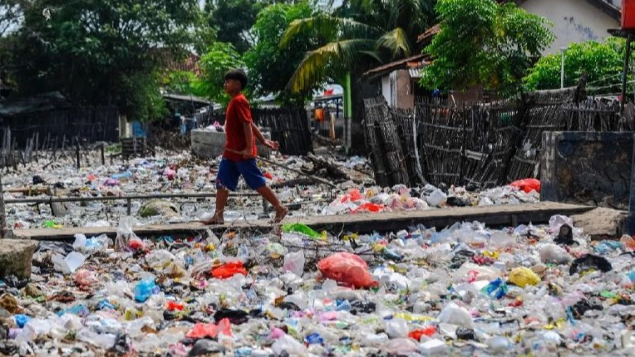 Menjijikan! Sungai Sepanjang 500 Meter di Serang Dipenuhi Tumpukan Sampah
            - galeri foto