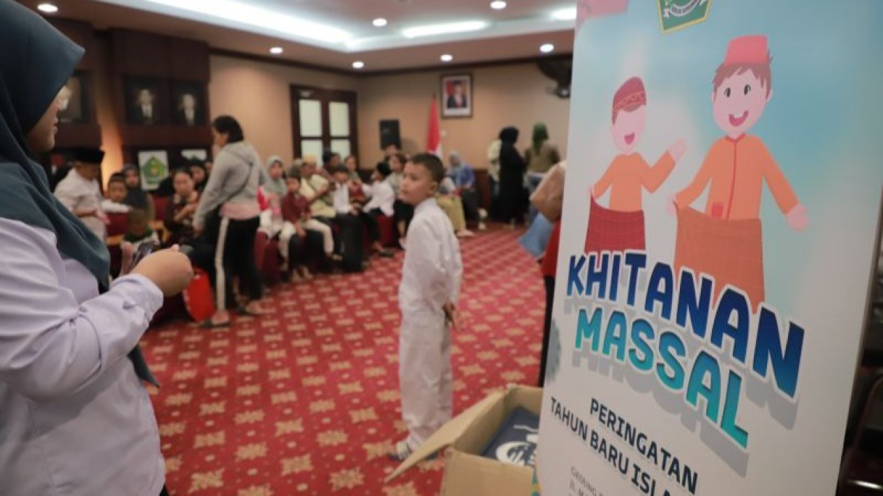 100 Anak Ikut Khitanan Massal dan 2.000 Paket Santunan Dhuafa di Amazing Muharram, Kemenag: Bagian Masa Depan Bangsa
            - galeri foto