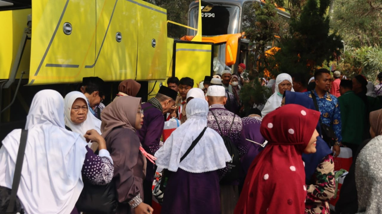 Sebanyak 634 Jemaah Haji Blora Jawa Tengah Tiba di Kampung Halaman
            - galeri foto