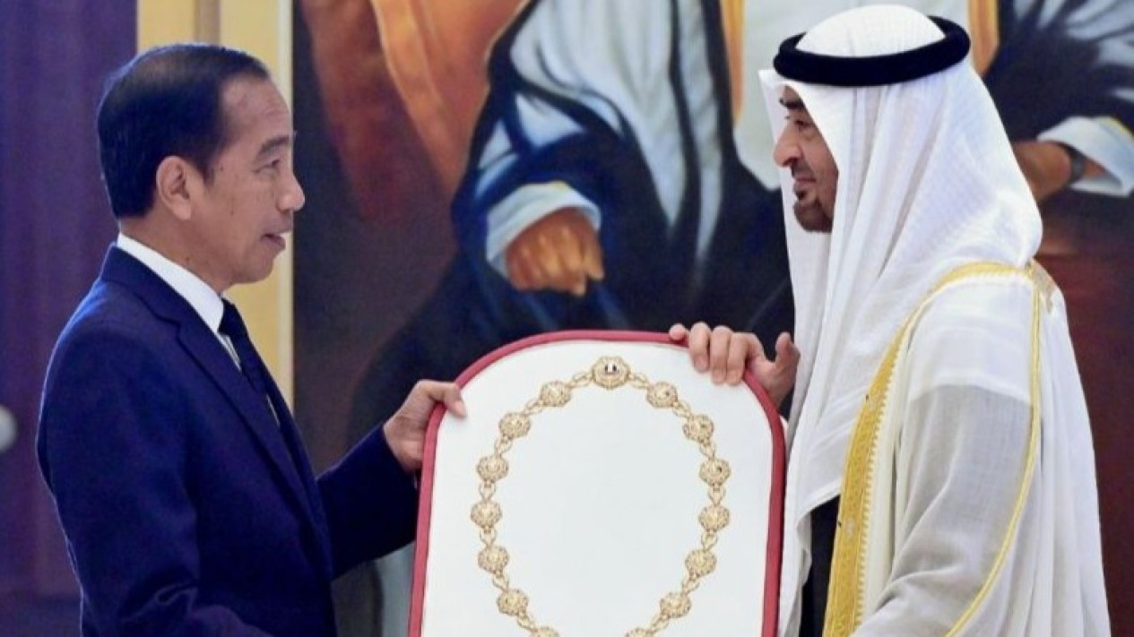 Giliran Jokowi Dapat Penghargaan Sipil Tertinggi Order of Zayed dari Presiden UEA, Prabowo Sudah Pernah Terima Tanda Jasa Lebih Dulu
            - galeri foto