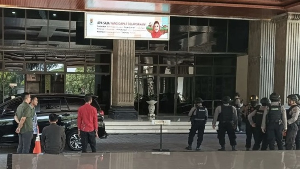 KPK Kembali Geledah Kantor Balai Kota Semarang
            - galeri foto