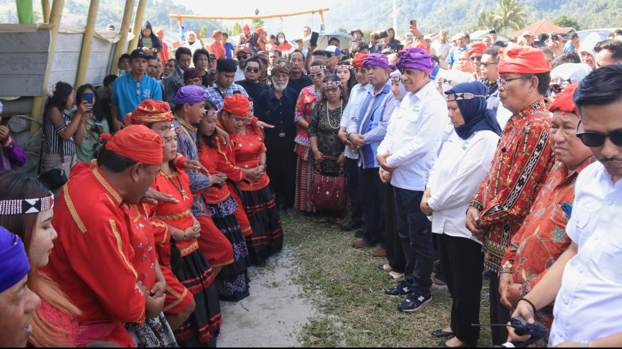 Disambut Secara Adat, Anwar-Reny Raih Dukungan Warga Kulawi Sigi
            - galeri foto