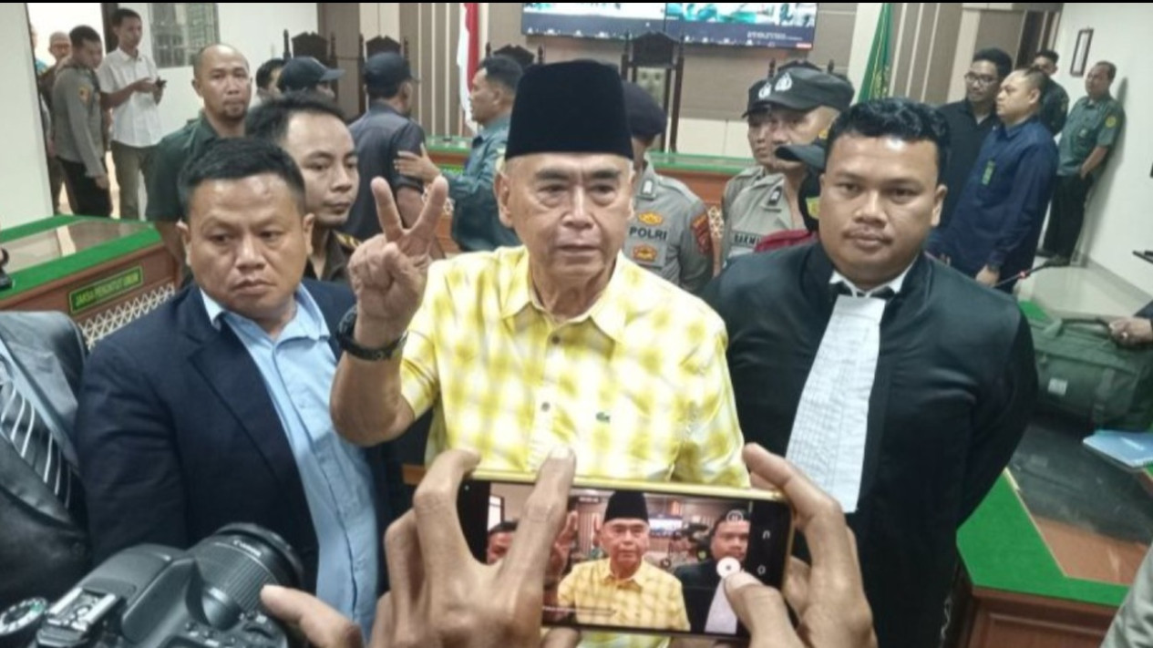 Dedengkot Ponpes Al Zaytun Bebas, Kadivpas Jabar Bocorkan Masa Pidana Panji Gumilang
            - galeri foto