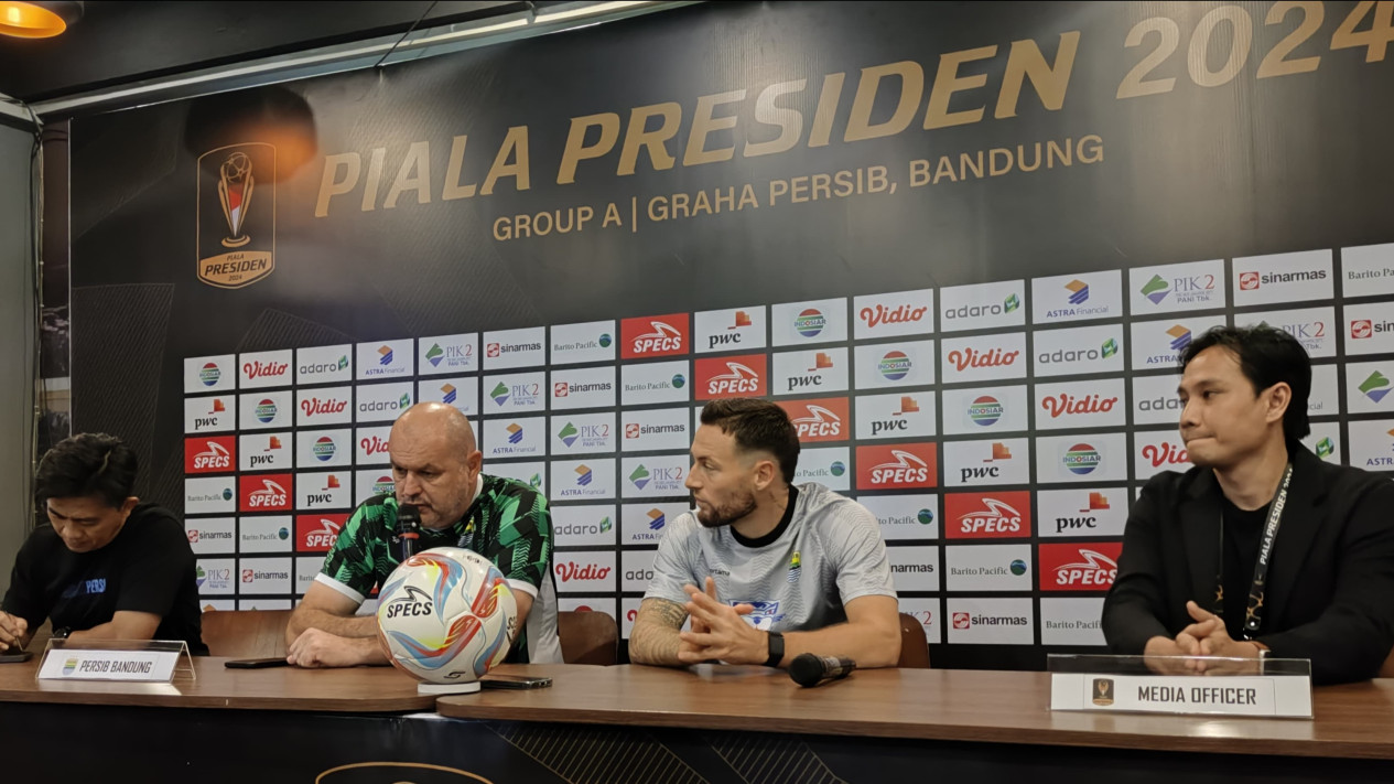 Bojan Hodak Bicara Peluang Menurunkan Tiga Pemain Baru Persib di Laga Lawan Borneo FC, Siap-siap Bobotoh Kecewa
            - galeri foto