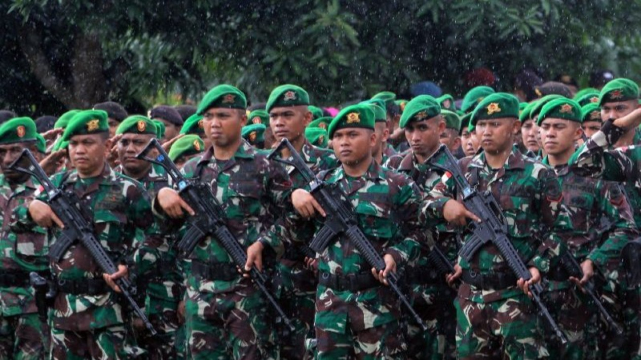 Ribuan Anggota TNI-Polri Disiagakan dalam Pengamanan Jokowi di Papua
            - galeri foto