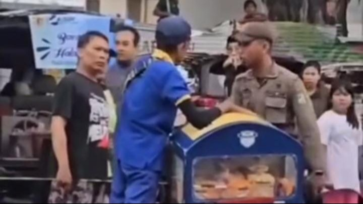 Viral Pedagang Roti Diusir Personel Satpol PP di CFD Medan, Ini Penjelasan Kasatpol PP
            - galeri foto