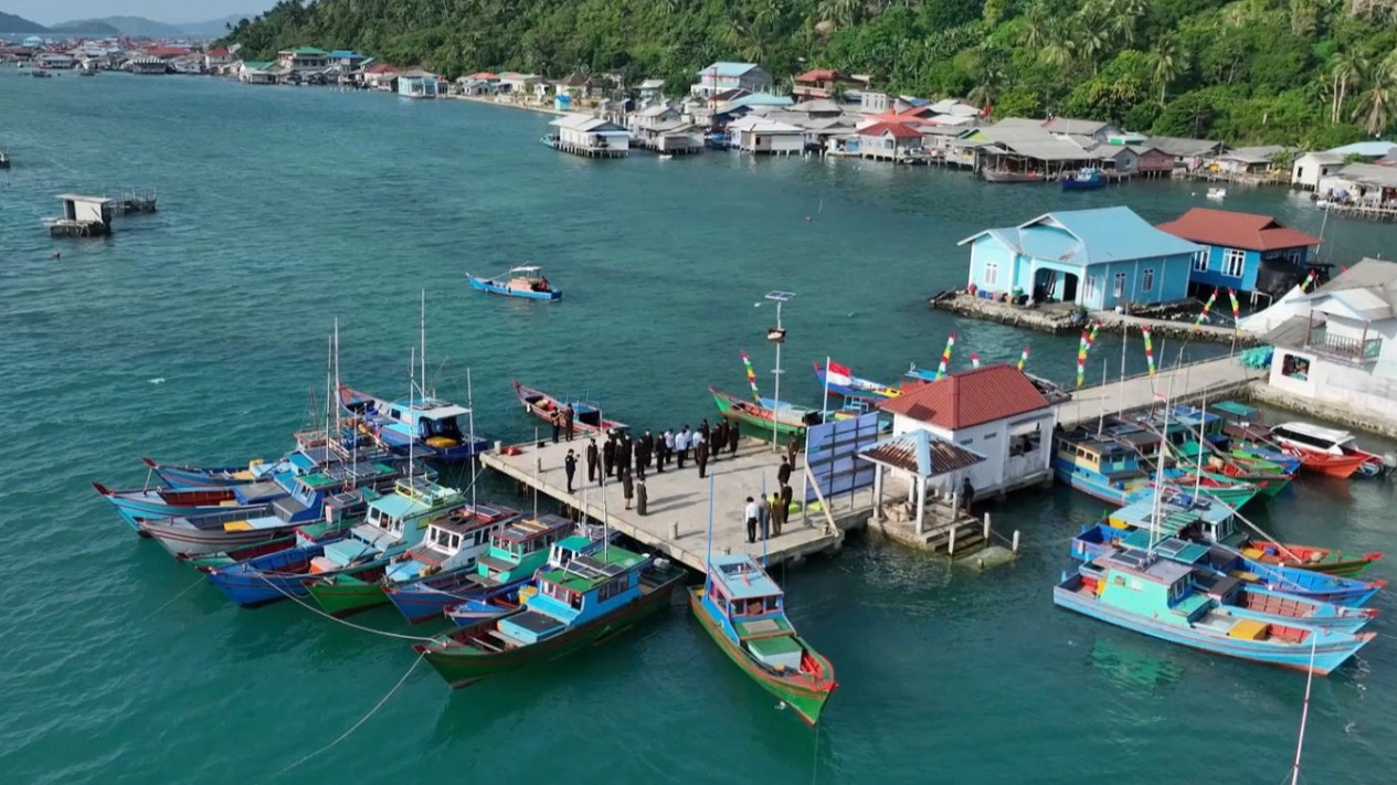 Cara Lain Jaksa di Pulau Terluar Perbatasan RI Rayakan HBA ke-64 Bersama Nelayan
            - galeri foto