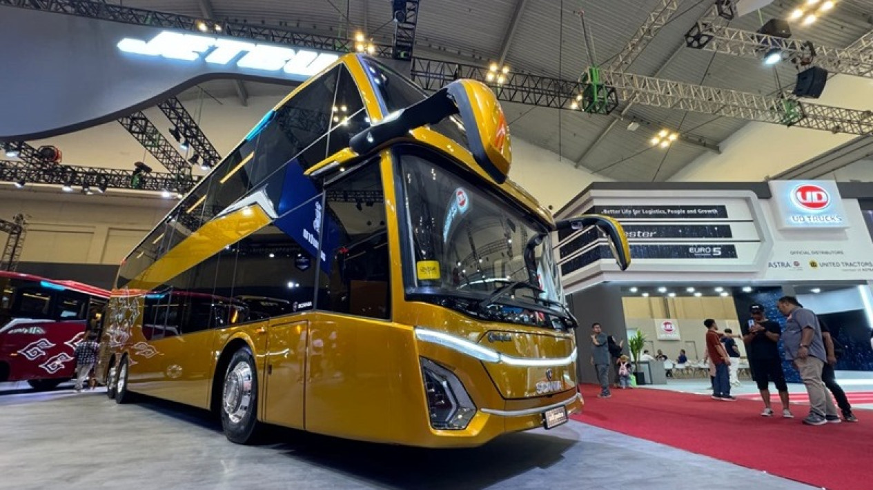 Deretan Bus Double Decker Mewah di GIIAS 2024.
            - galeri foto