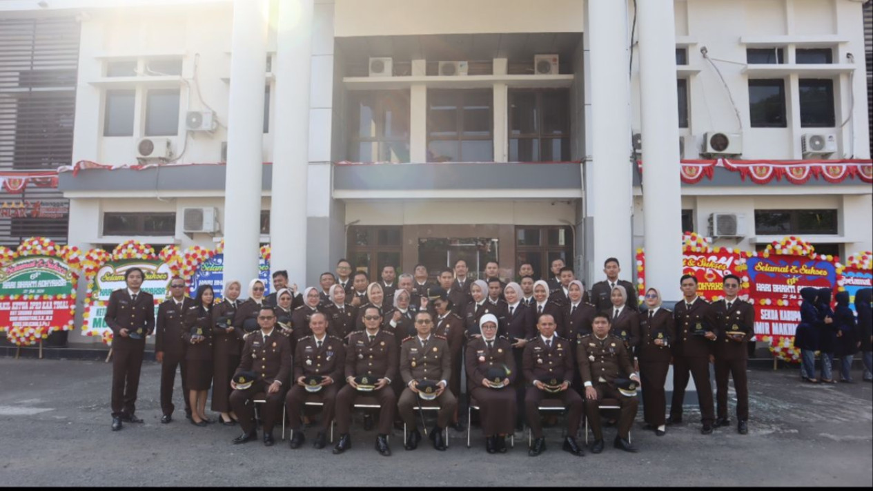 Rangkaian Hari Bhakti Adhyaksa ke-64, Kejari Kabupaten Tegal Beberkan Capaian Kinerja
            - galeri foto