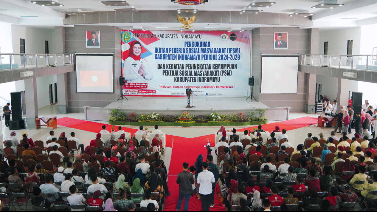 Berbagai Upaya Bupati Nina Agustina Mudahkan Masyarakat Indramayu dapat Pekerjaan
            - galeri foto