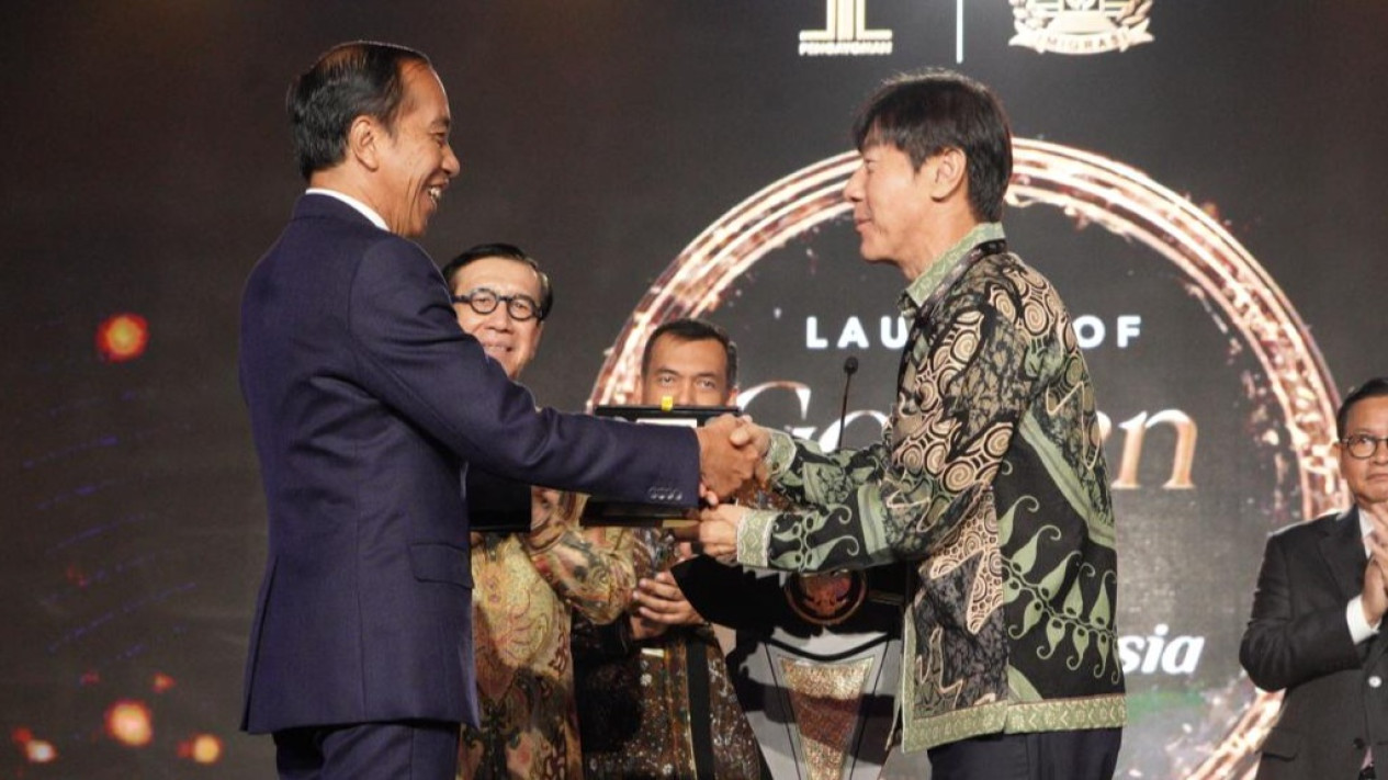 Shin Tae-yong Resmi Mendapat Golden Visa dari Presiden Jokowi, Ini Keuntungan untuk Timnas Indonesia
            - galeri foto