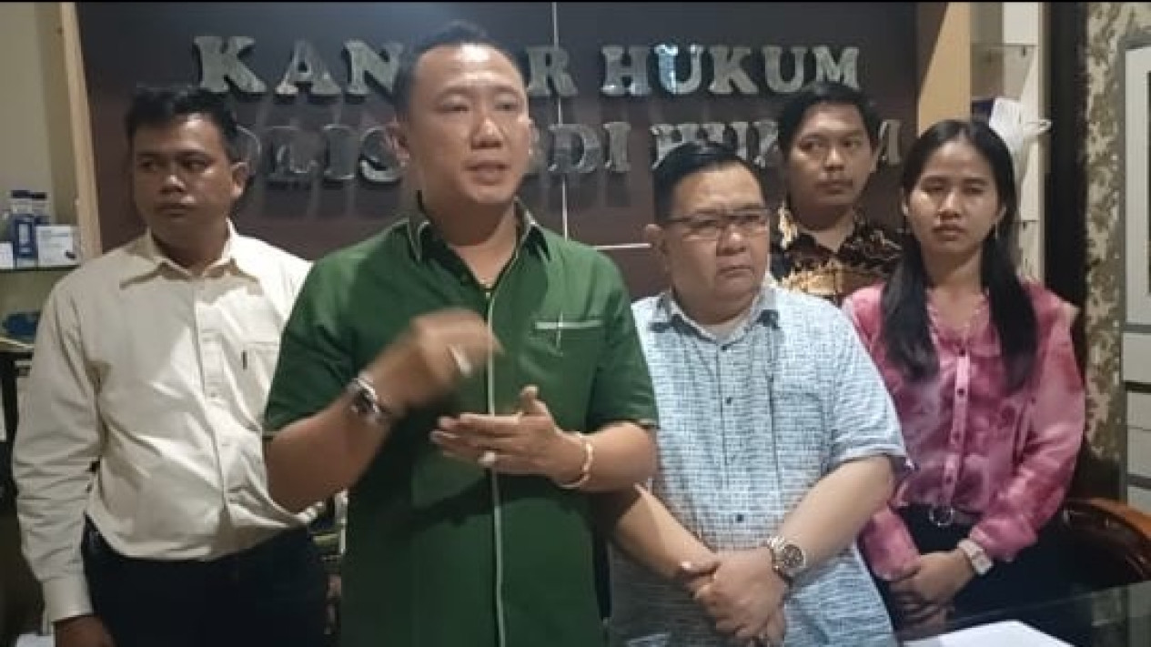 Plt Kadis Koperasi dan UMKM Muba Dilaporkan ke Polisi atas Kasus Dugaan Asusila Terhadap Stafnya
            - galeri foto