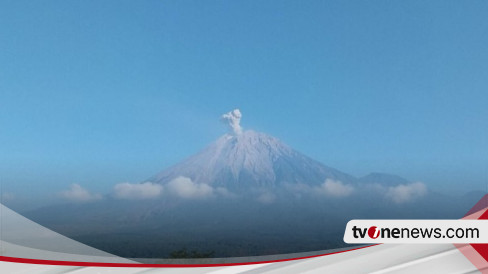 Gunung Semeru Erupsi Enam Kali Erupsi Pada Sabtu Pagi Warga Diminta