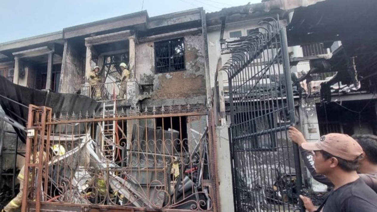 Tiga Rumah Ludes Terbakar di Cengkareng Jakbar, Belasan Orang Kehilangan Tempat Tinggal
            - galeri foto