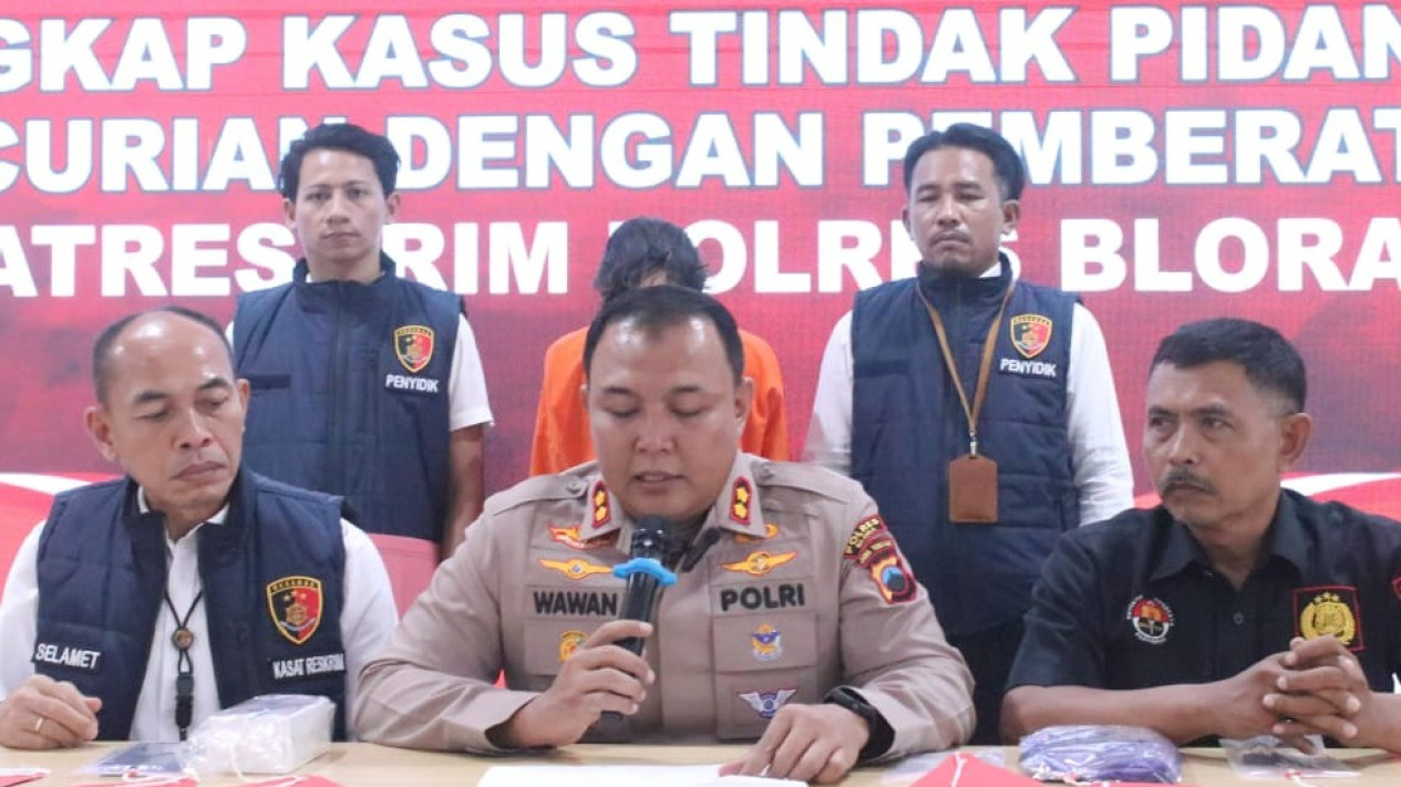 Tak Setorkan Uang Hasil Penjualan, Seorang Sales Pulsa Diamankan Polisi Blora
            - galeri foto