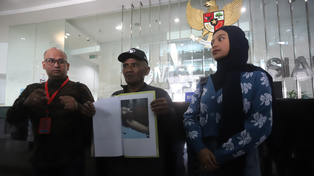 Keluarga Dini Sera Afrianti laporkan hakim PN Surabaya