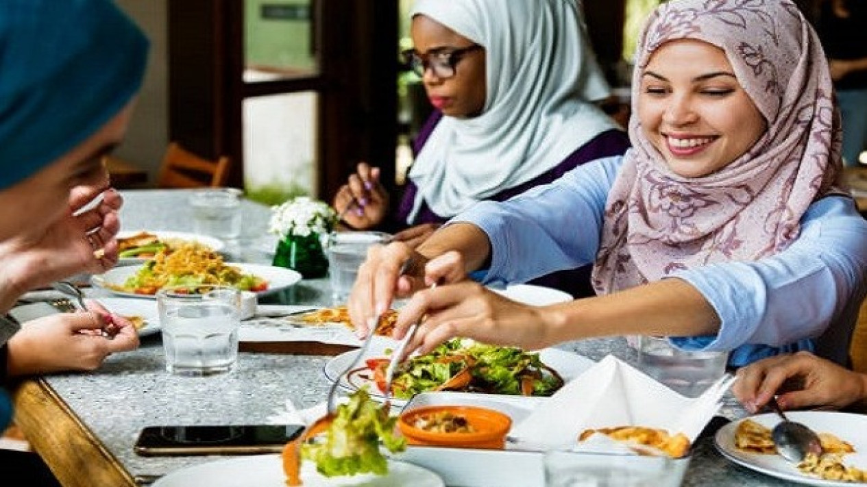 Allah SWT Melarang HambaNya Makan Berlebihan, Surah Al A’raf Ayat 31
            - galeri foto