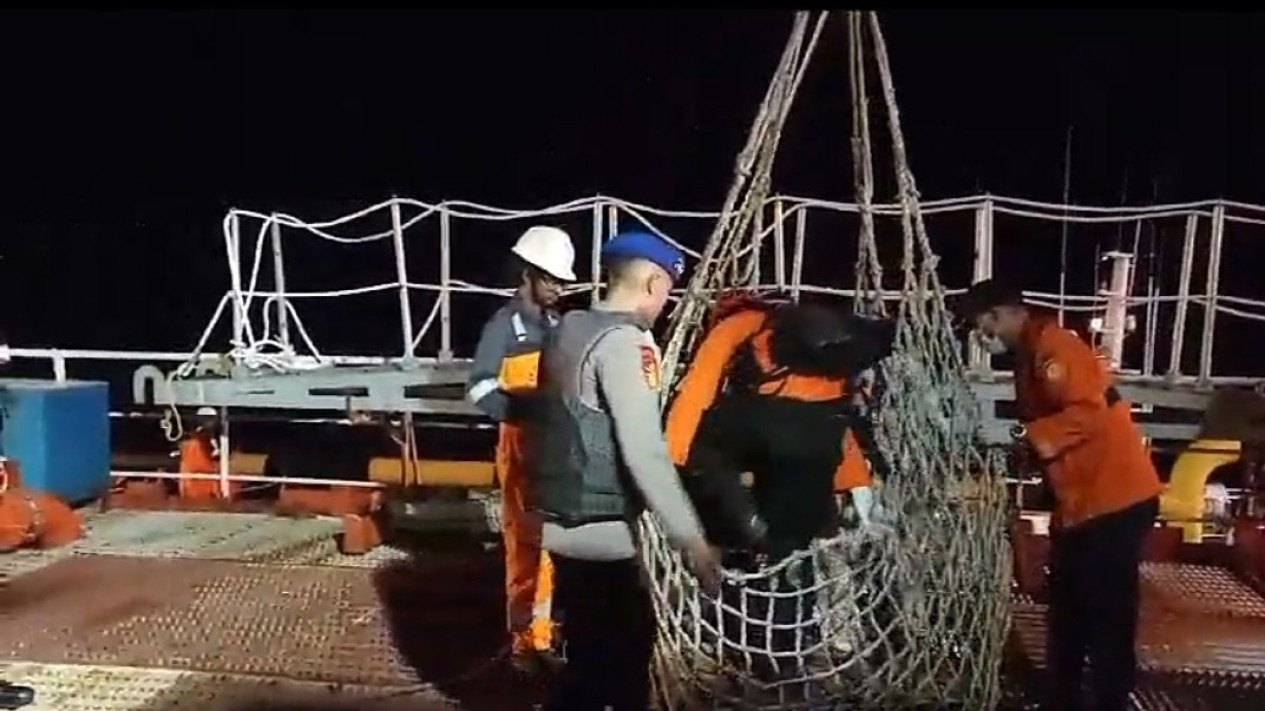 Terombang-ambing di Selat Malaka, Tujuh TKI Berhasil Dievakuasi, Satu Meninggal, Dua Belum Ditemukan
            - galeri foto