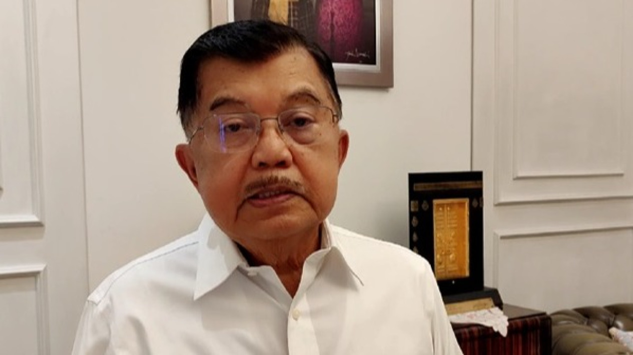 Jusuf Kalla Ungkap Peluang Dirinya Hadiri Pelantikan Prabowo dan Gibran
            - galeri foto