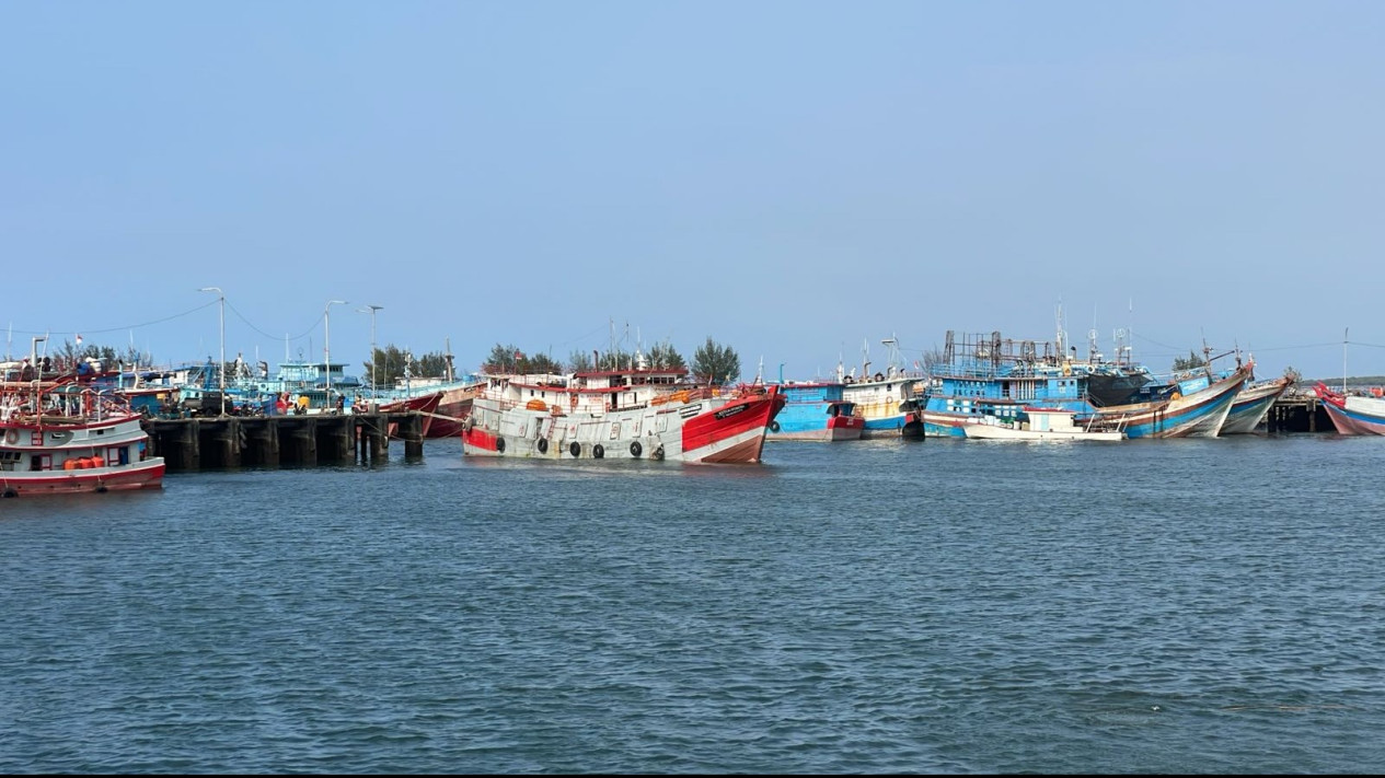 Fasilitas Pelabuhan Perikanan Pantai Mayangan Amburadul, Picu Sejumlah Kapal Perikanan Kandas
            - galeri foto