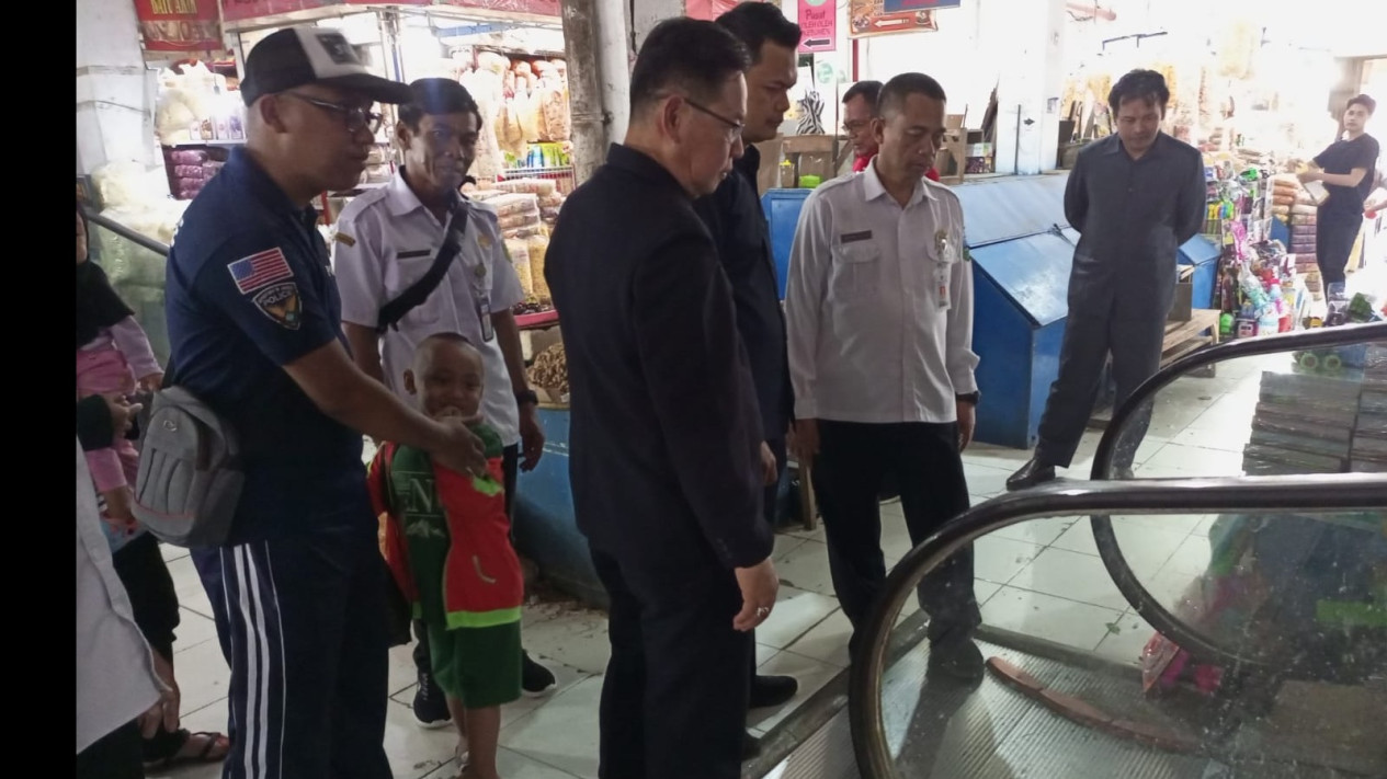 DPRD Soroti Perencanaan Awal Pengadaan Travelator Pasar Tumenggungan
            - galeri foto