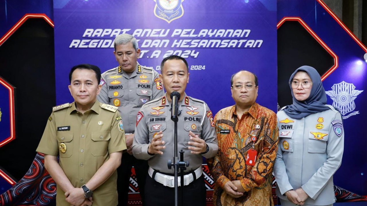 Tingkatkan Kepatuhan Masyarakat, Tim Pembina Samsat Nasional Bahas Evaluasi Pelayanan Regident dan Kesamsatan
            - galeri foto